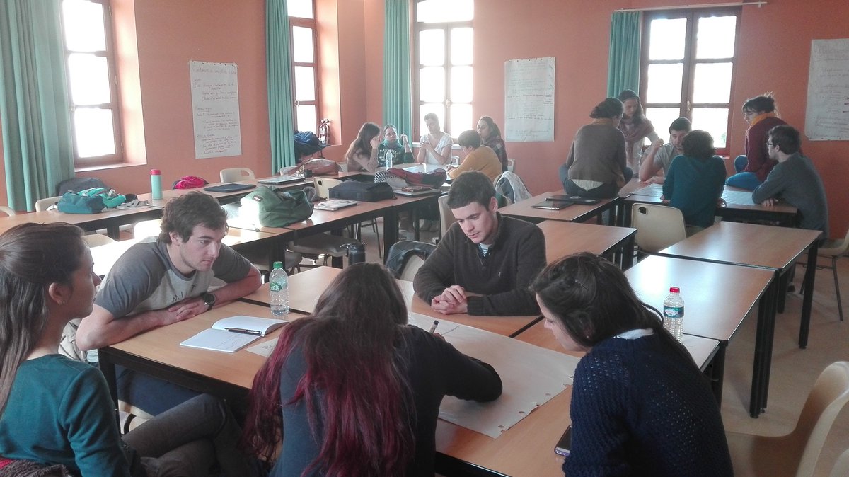 Archibald_AE's tweet photo. Les étudiants en Agroéocology de @supagro hier matin : barcamp sur #CommunityManager du #MoocAE.
Je vais avoir plein d'assistants ! https://t.co/uJHygwdzpe