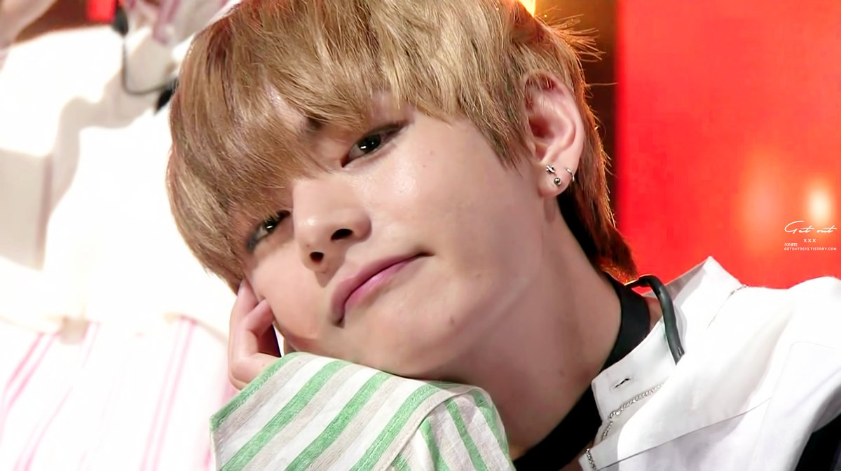 Getout0613's tweet photo. 170223
https://t.co/ENThuxIpln
https://t.co/uwyy4ACVWs
https://t.co/0H8hNzQ93Z
#뷔 #V @BTS_twt https://t.co/x8ldOd2Hbm