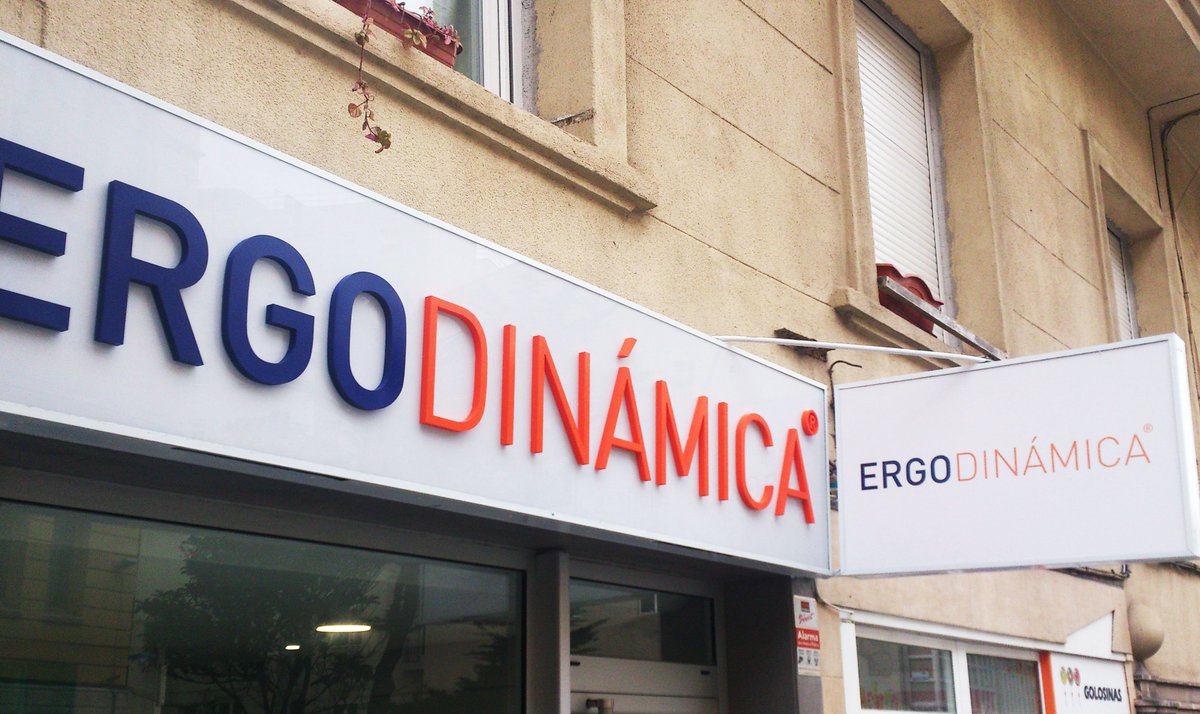 ContainerVisual's tweet image. Los #juernes instalando #letrascorporeas son mucho más animados. Gracias a @Ergodinamica por confiar en nosotros.