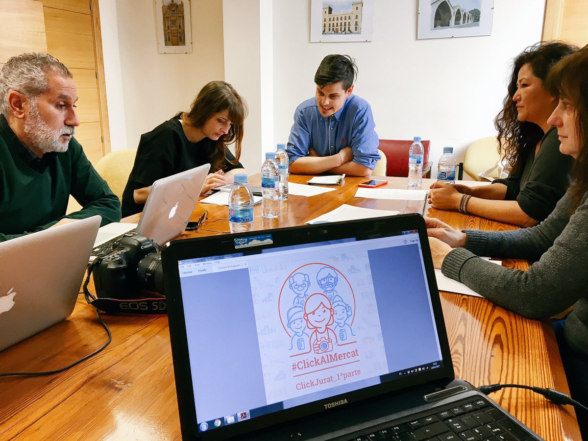 ClickAlMercat's tweet photo. Comença la deliberació del #JuratClicker Instagramer!! @miguellorenzo_, Mariela Apollonio y @andresetegeo veuen ja les fotos. Molta sort!! https://t.co/2zSd3bVH7K