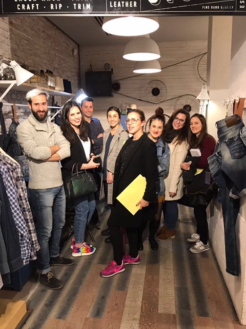 EsdenBS's tweet photo. Un grupo de nuestros alumnos del MBA Moda en el taller de #PepeJeans Custom Studio de Madrid. #esdenmoda https://t.co/pN9LfZOvdy