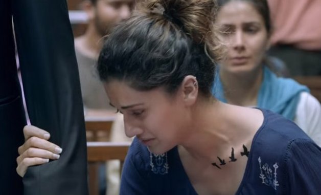 blitzzbollywood's tweet photo. Movie #Pink had some other ending, read it here and comment on the link whether you think that climax was good/ not https://t.co/8V5YwfnH1K https://t.co/kVgXPT6Yy5