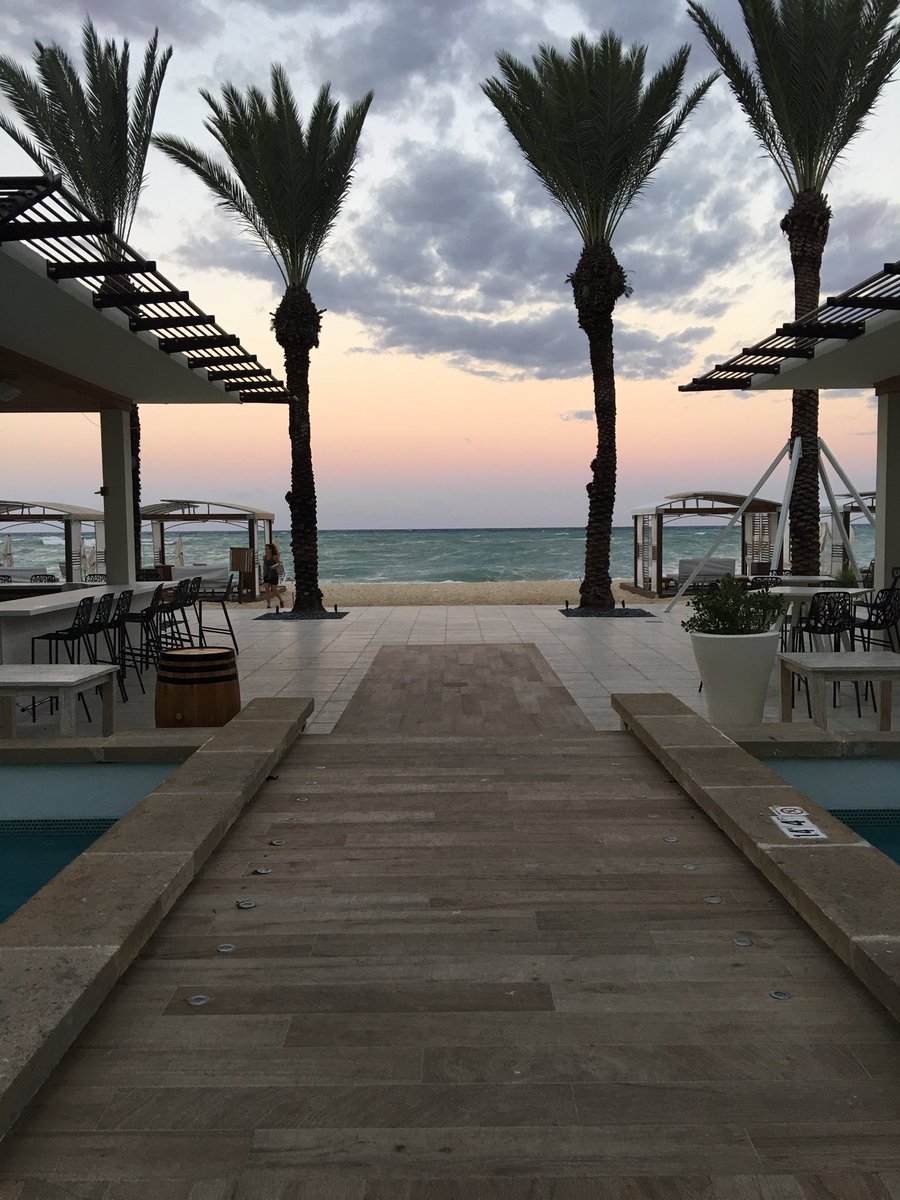 jeromeleonard's tweet image. @deltafaucet @cmc_global @Ferguson_FEI #caymanislands #eventswithaview