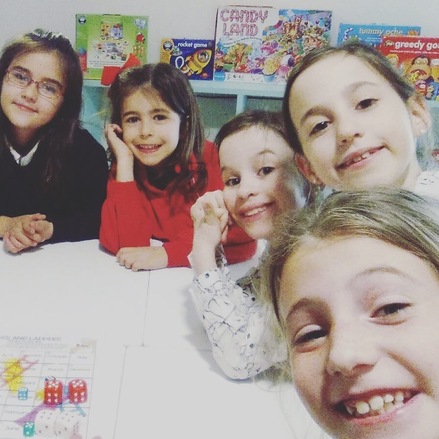 casitadeingles's tweet photo. Esas sonrisas 😍😍😍😍😍#aprendenjugandodesde2002 #extraescolaresmolonas #englishisfun #playbas… https://t.co/XzZsn3NDPX https://t.co/cGYfYKX1Yk