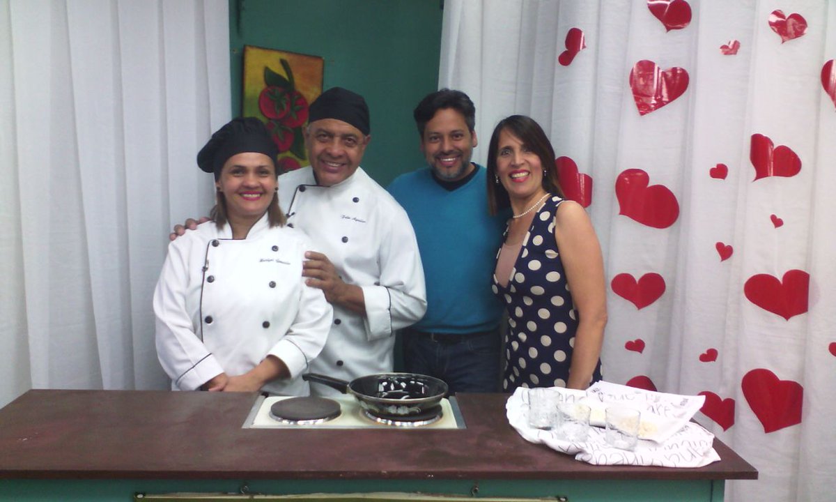 revisterodeidea's tweet photo. Y nuestro invitado de ayer fue Ángel Novoa en la cocina de #RevisteroDeIdeas https://t.co/Ia0IK1YRrZ