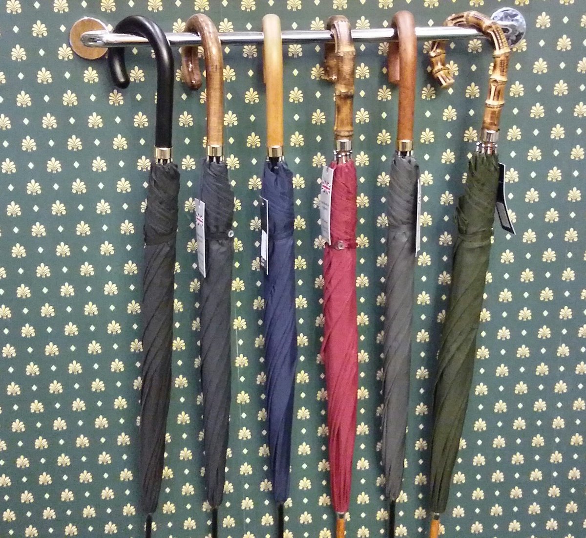 loakechester's tweet image. #stormdoris is upon us! Grab yourself a beautifuly elegant umbrella! #stormWho?