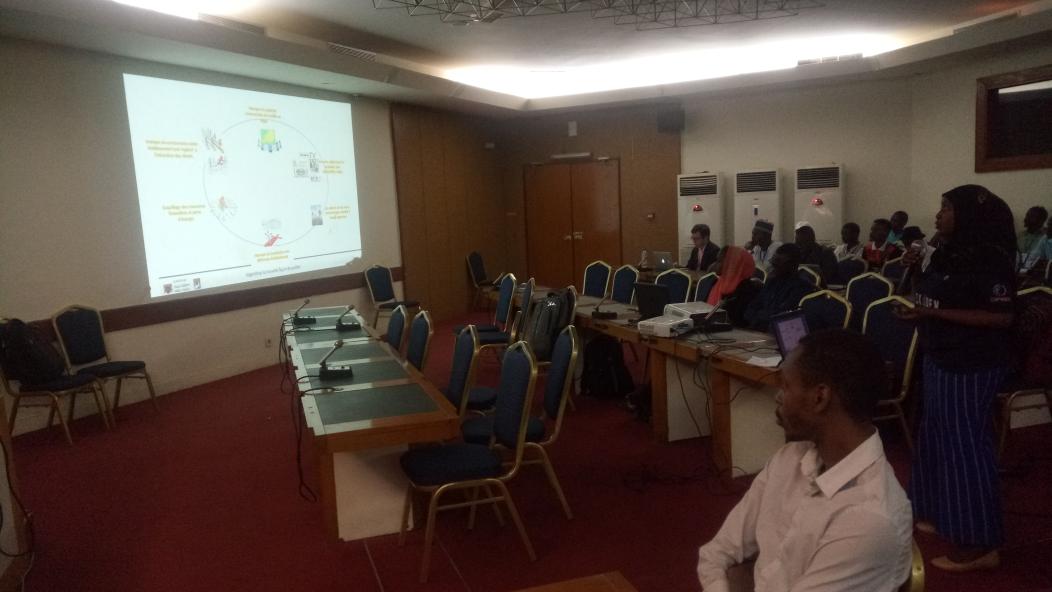 Sahelinnov's tweet image. #E-Commerce nigérien est présenté en application mobile par #e-Shop qui vient exposer les produits en ligne. #Hack4dev #Sahelinnov2017