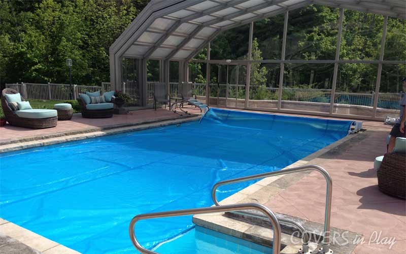 Having a swimming pool and being able to enjoy it whenever you like is a pleasure with the pool cover. Buy now:autopoolreel.com/thermal-blanke…