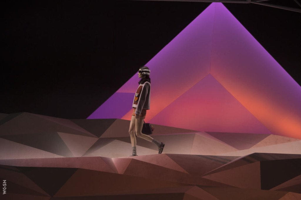Breathtaking Catwalk Sets wgsn.com/blogs/london-f…