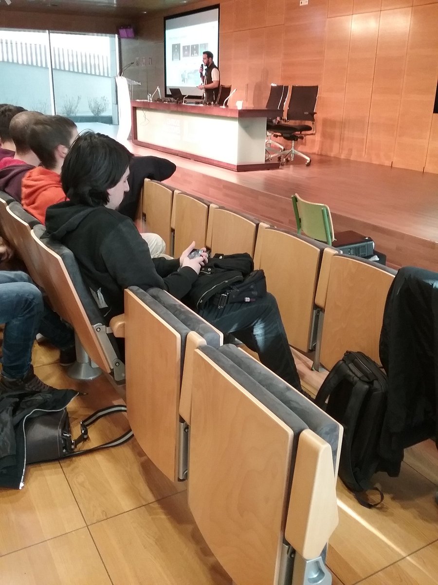vallahackathon's tweet photo. Escuchando la buena ponencia de WaveEngine con Victor Ferrer Garcia #VaHack2017 https://t.co/hxTdaYFeur