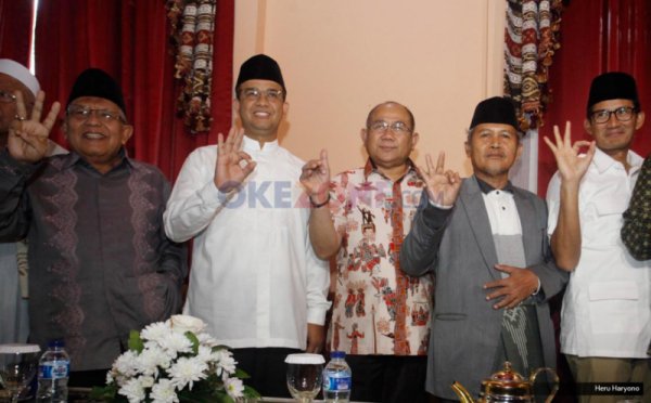 okezonenews's tweet photo. [FOTO] Forum Ulama Habaib Jakarta Dukung Anies Sandi di Putaran Kedua https://t.co/bPp5edZYyI https://t.co/tjtTbycy55