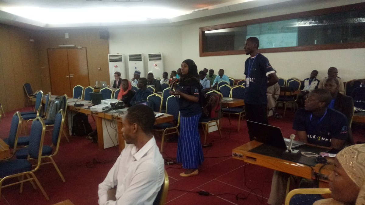 Sahelinnov's tweet image. #E-Commerce nigérien est présenté en application mobile par #e-Shop qui vient exposer les produits en ligne. #Hack4dev #Sahelinnov2017