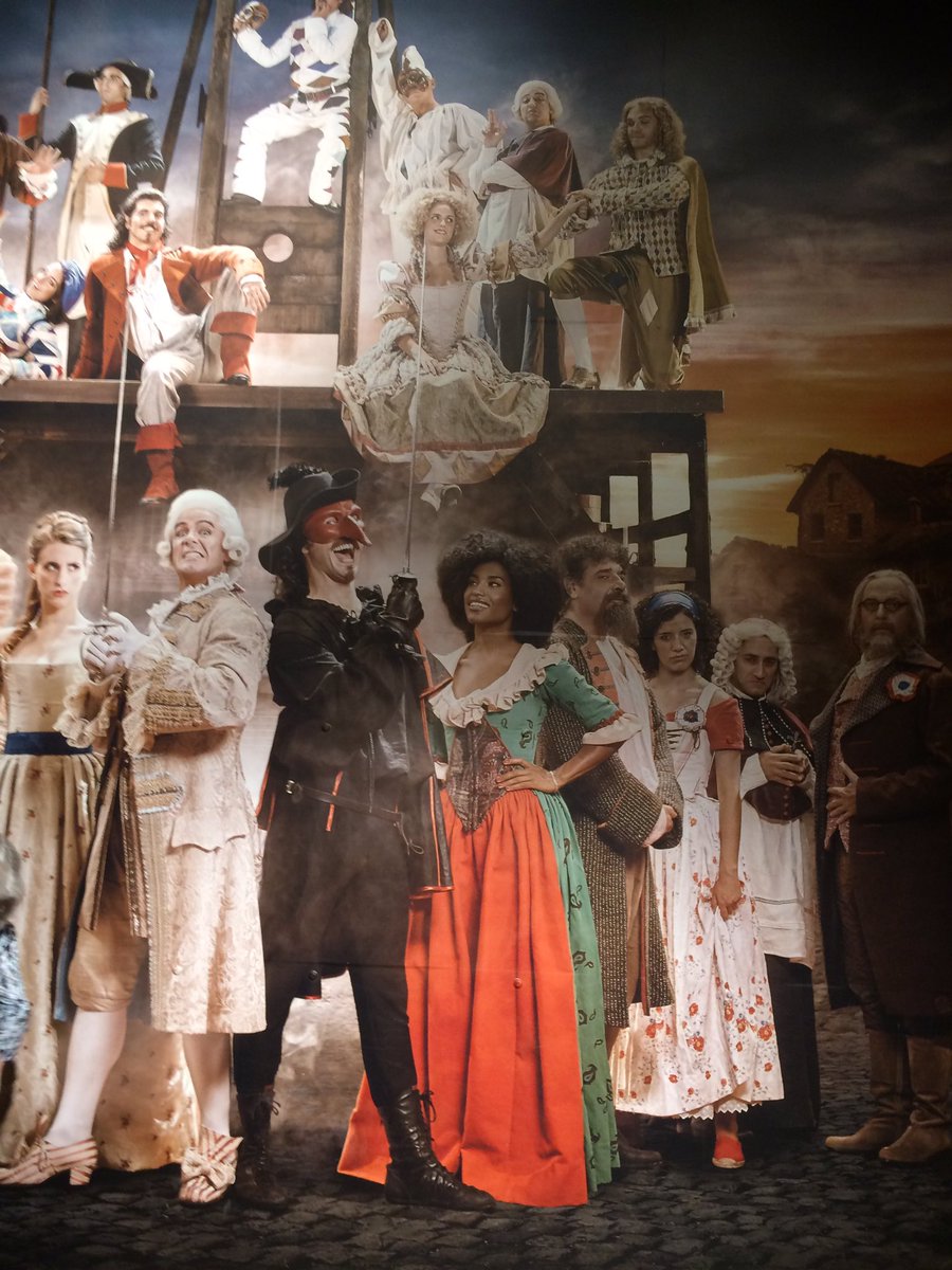 fonsogoga20's tweet photo. Scaramouche #tardecultural #teatrovictoria #bcn #dagolldagom https://t.co/Wk2LtTTWkI
