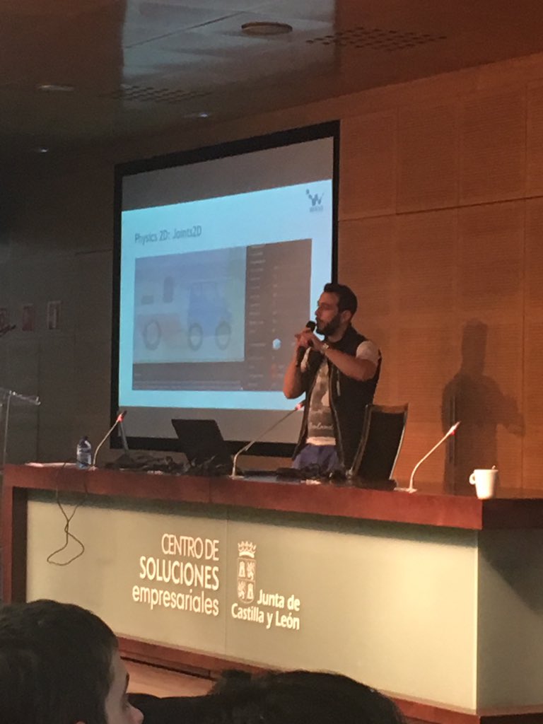 albitanavarro21's tweet photo. Victor Ferrer en la ponencia #VaHack2017 https://t.co/yIWTYpQrbU