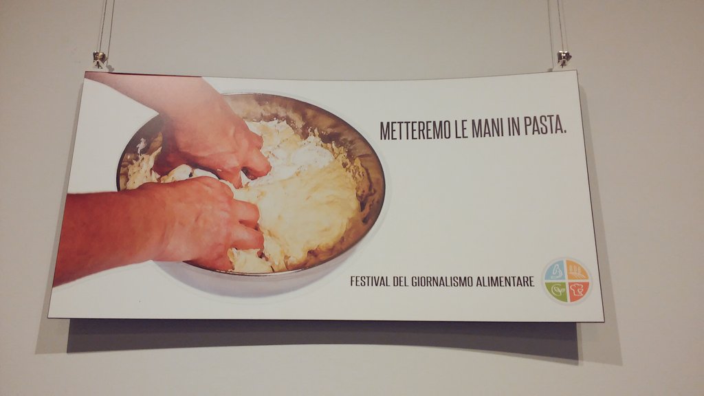 maccaronireflex's tweet photo. Alcuni slogan del @foodjournalfest #foodfest17 https://t.co/3QMAntxqMn
