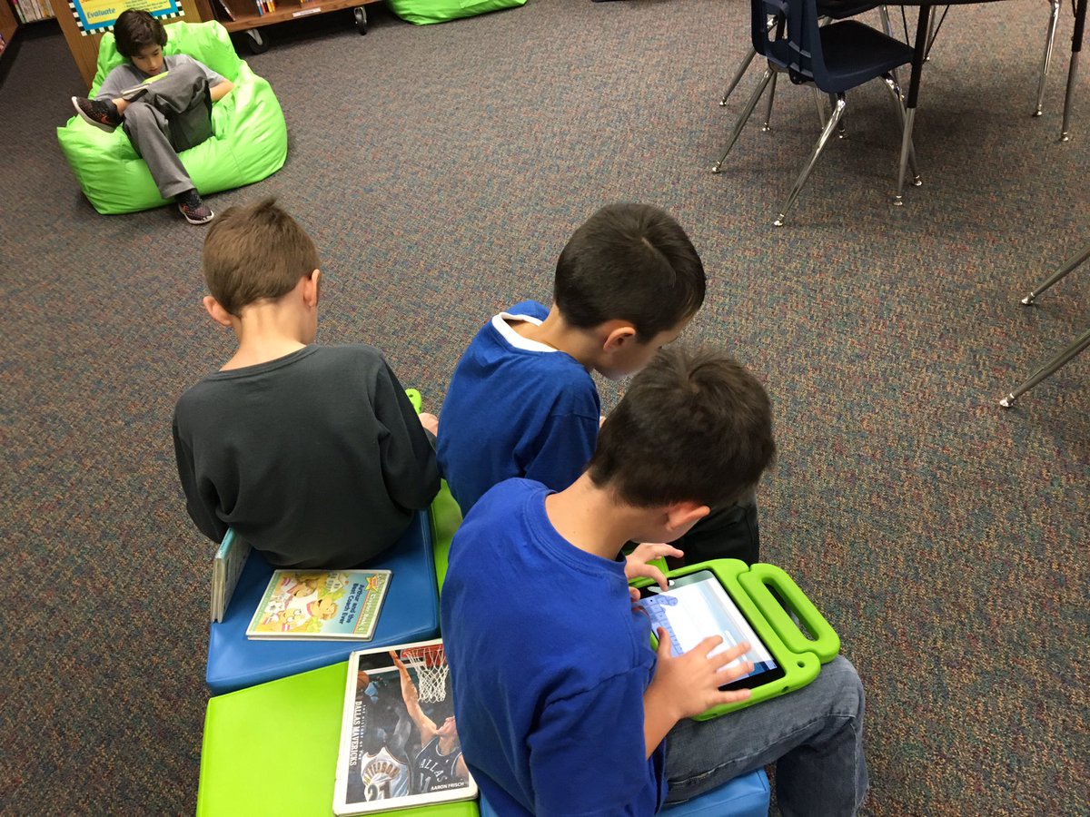 GlenhopeLibrary's tweet photo. Haude second graders love reading on #OverDrive on our new iPads! @KleinLibraries #bondtechnology https://t.co/WoRcBtUWBQ