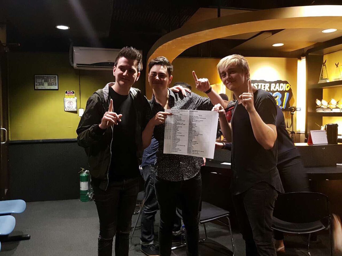 BrasilBYE's tweet photo. Eles receberam a lista dos TOP SONGS tendo Radiate em 1º lugar. https://t.co/GVSJXaYGKF