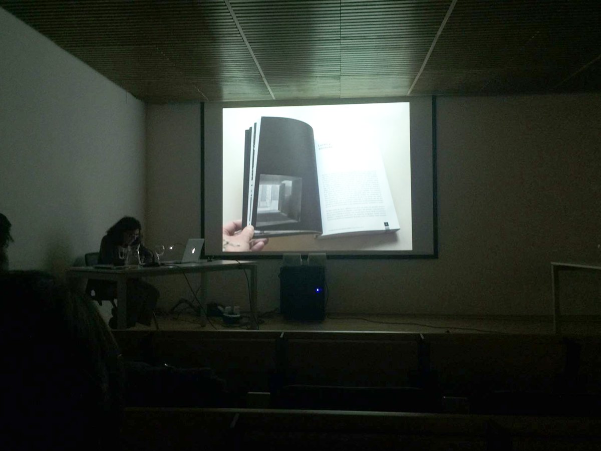LibrosArq's tweet photo. Colaboramos en la nueva entrega del ciclo de conferencias del #IUCC en @ETSASevilla. #EstáPasando #RMLibrería #LucesySombras #50TD #TD43 https://t.co/nO5b0UGa9r