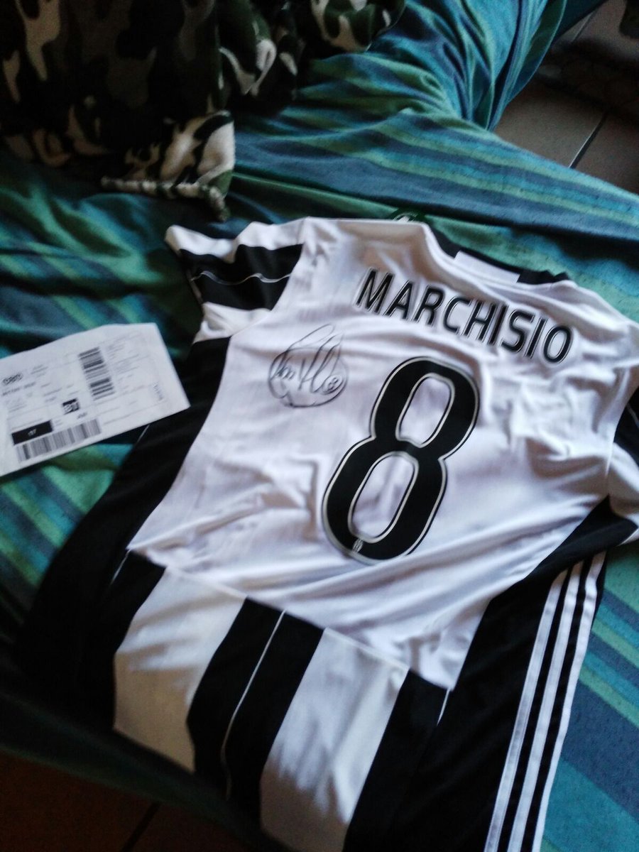Grazie <a href="/FantaSerieATIM/">FantaSerieATIM</a> grazie <a href="/ClaMarchisio8/">Claudio Marchisio</a> ❤⚪⚫