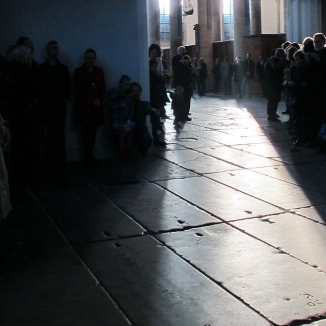 #throwback naar het jaarlijkse Saskia ontbijt op 9 maart, om 08.39 exact valt de eerste zonnestraal over het graf van Saskia van Uylenburgh