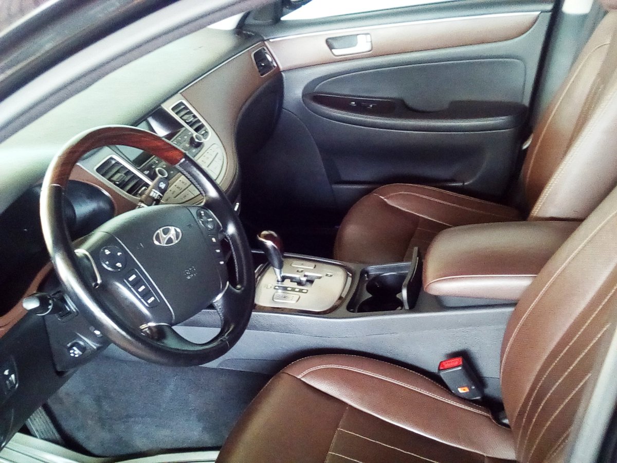 KoreMotorRwanda's tweet photo. Buy your dream vehicle,  model #Hyundai #Genesis 33, a #VIP motor vehicle. Made #in2013. #Automatic Transmission. please call +250788547719 https://t.co/XM39TW912c