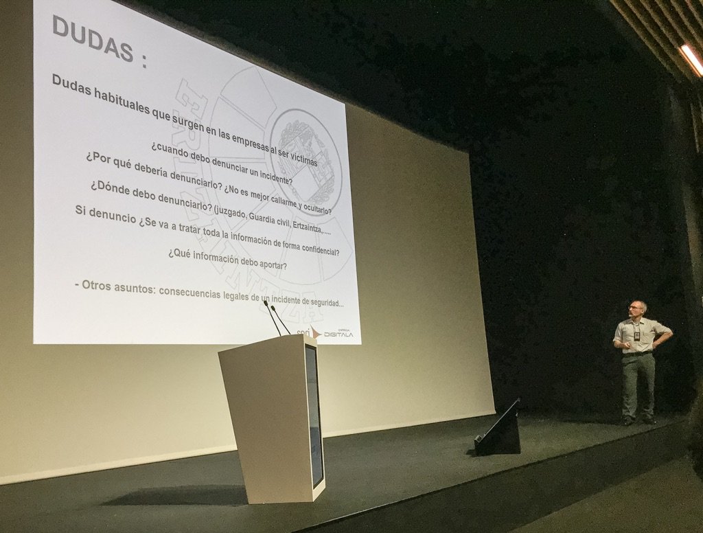 ilakarra's tweet photo. Recomendaciones de @ertzaintzaEJGV ante las dudas de las empresas con relación a #ZiberSeg + denunciar en di@ertzaintza.eus https://t.co/LWHVESXMPO
