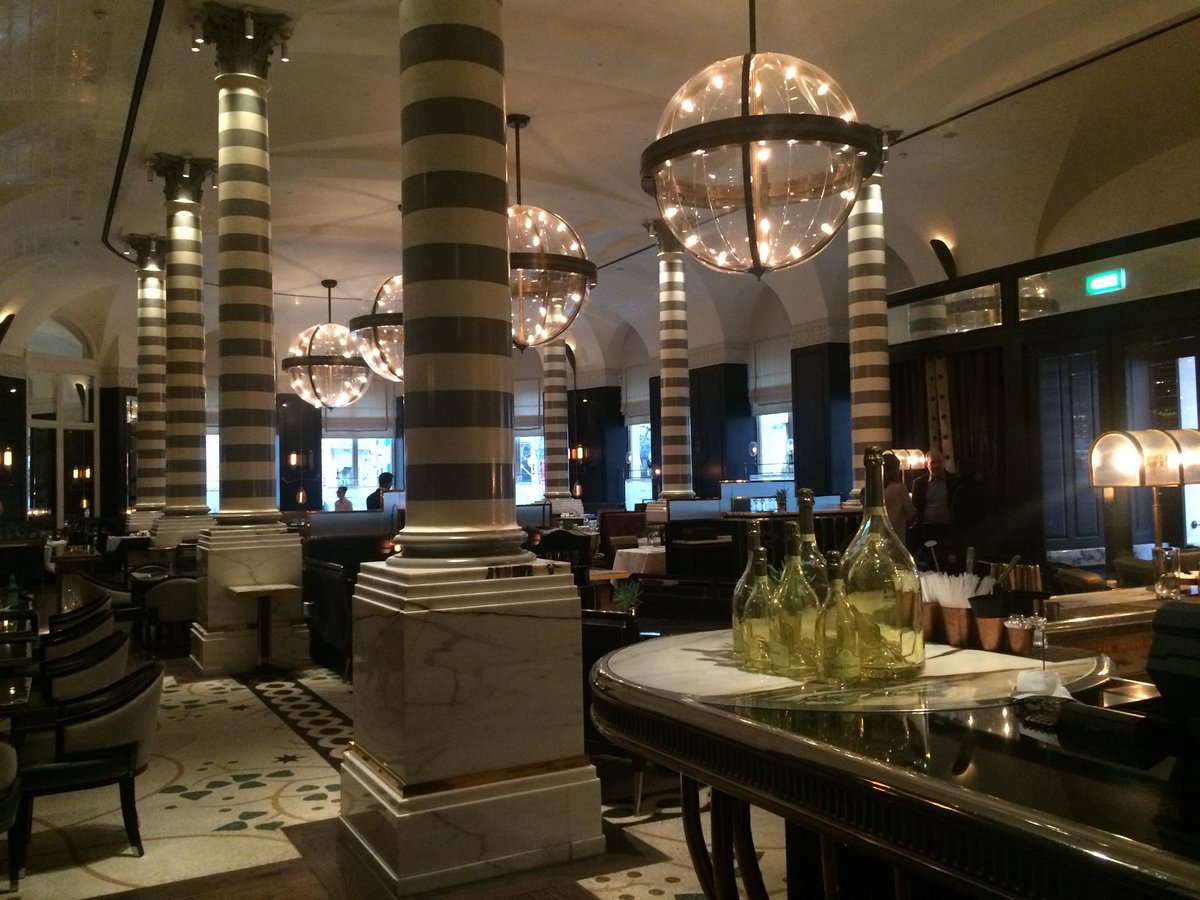 MassimoRest's tweet photo. What a welcome - love the stunning original Corinthian columns & orb lighting in Massimo Restaurant! #ItalianRestaurants #DavidCollinsStudio https://t.co/8nNxBXVxen