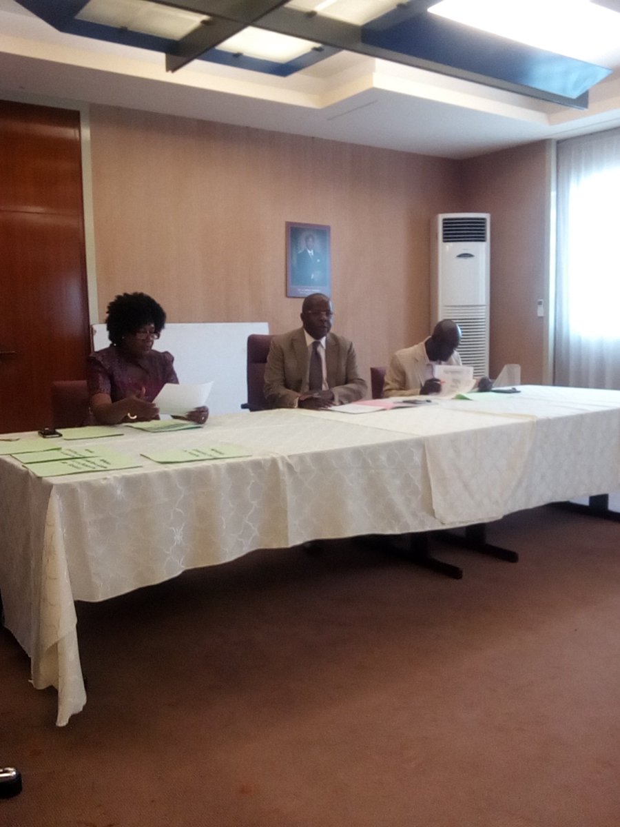 JUSTINTCOMM's tweet photo. #Gabon Jeudi 23 février 2017: Réunion de la Commission RH du @MinInterieurGA https://t.co/tftjXtqVsh