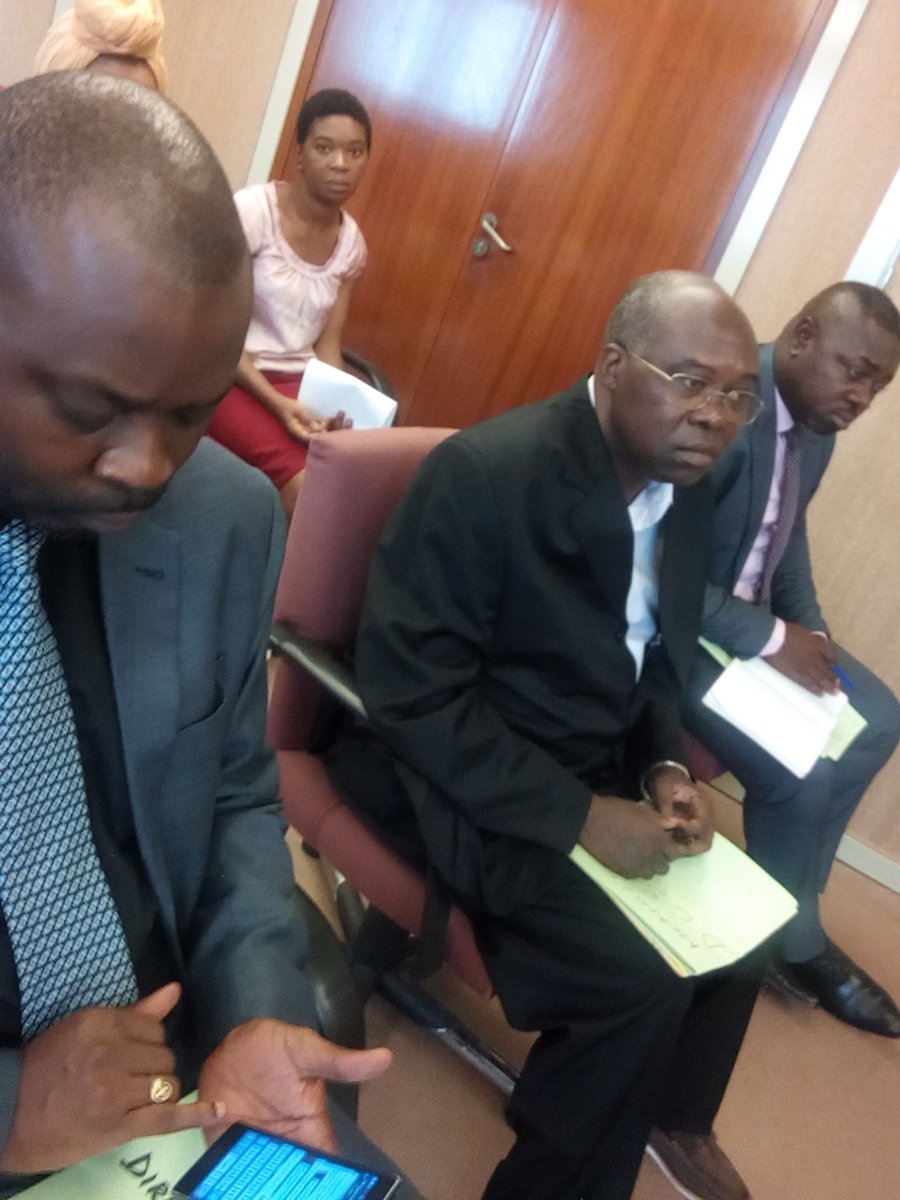 JUSTINTCOMM's tweet photo. #Gabon Jeudi 23 février 2017: Réunion de la Commission RH du @MinInterieurGA https://t.co/tftjXtqVsh