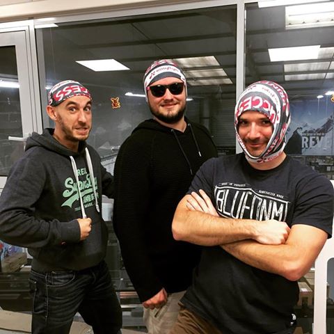 easyflyer's tweet photo. De vrais Warriors avec nos nouveaux headbands ! #printyoursuccess #easyflyer 100% dépassement de soi ! #team #pirates #aventure #print https://t.co/fvXjnJLeUY