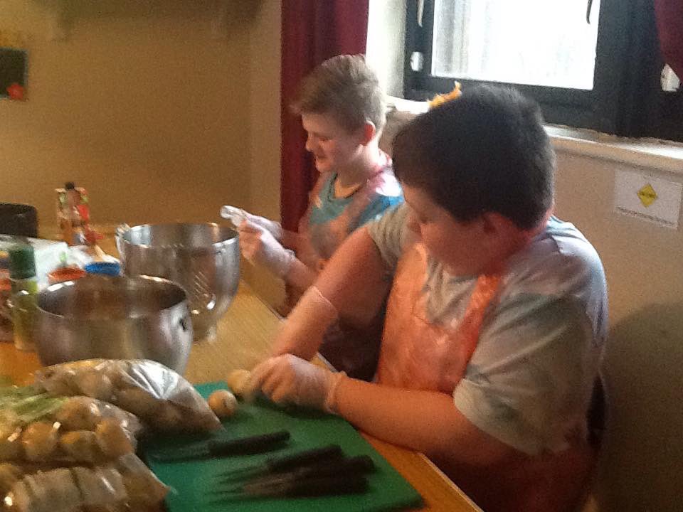teilos_cwtch's tweet photo. Cooking from scratch - 3 courses not a problem for our Thursday clubbers! @C4LWales #TalkCommunities  @BestartSwansea https://t.co/JRHgIGxuiN