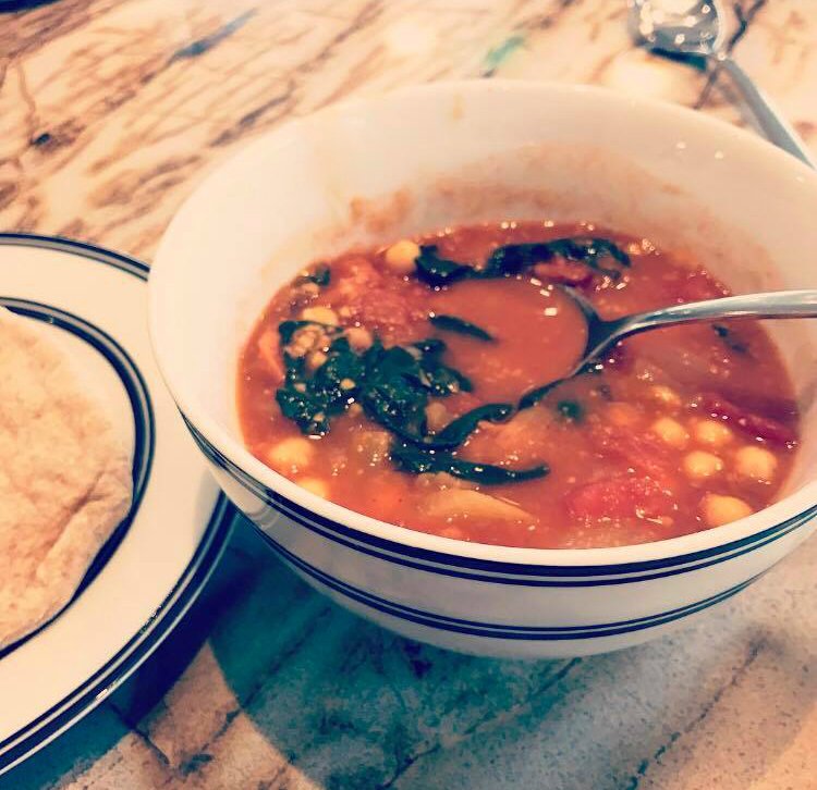 CallumWalkerInt's tweet image. Fee's soup of the day: Moroccan Spice. Chickpeas, spinach, tomatoes and chicken. Exactly what the team needed! 🤗 #FeesKitchen #interiors