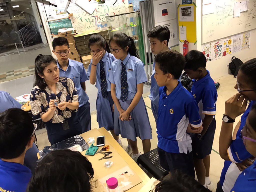 AngJesscy's tweet photo. #makersthursday Shrinked plastic accessories! https://t.co/TcLWgoEppD