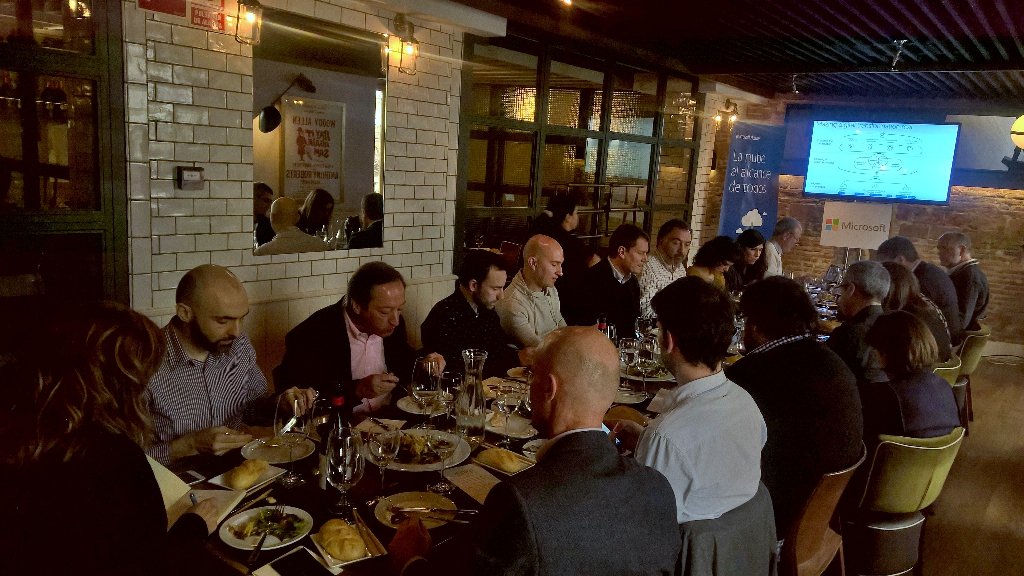 SoCumm's tweet photo. Compartiendo mesa con prensa de pymes y canal #MSpymes ¡Gracias x venir! @MS_Empresas https://t.co/fIMHRXCaUy