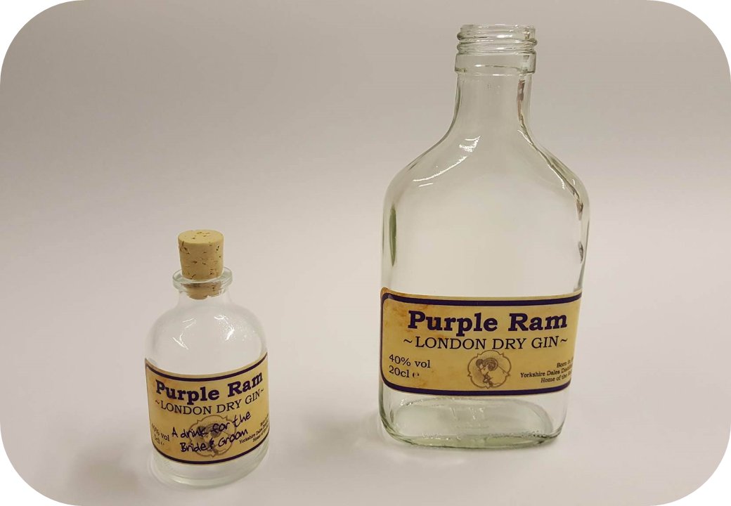 homeoftheram's tweet image. #weddingfavours, #giftfromtheram...Miniature and Flask ready to go with labels courtesy of #eyecatchingsigns 😊