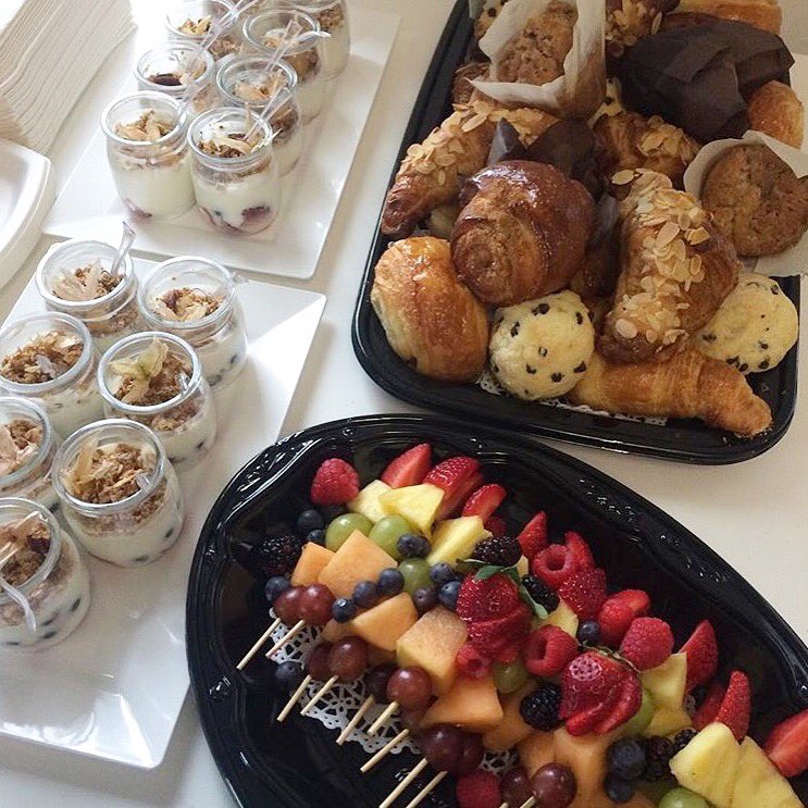 lestouriers's tweet photo. Belle photo de nos amis de chez @nougatnectarine 😍🥐🍫 #lestouriers #nougatetnectarine #croissant #mtl #montreal https://t.co/dvVqKoqToI