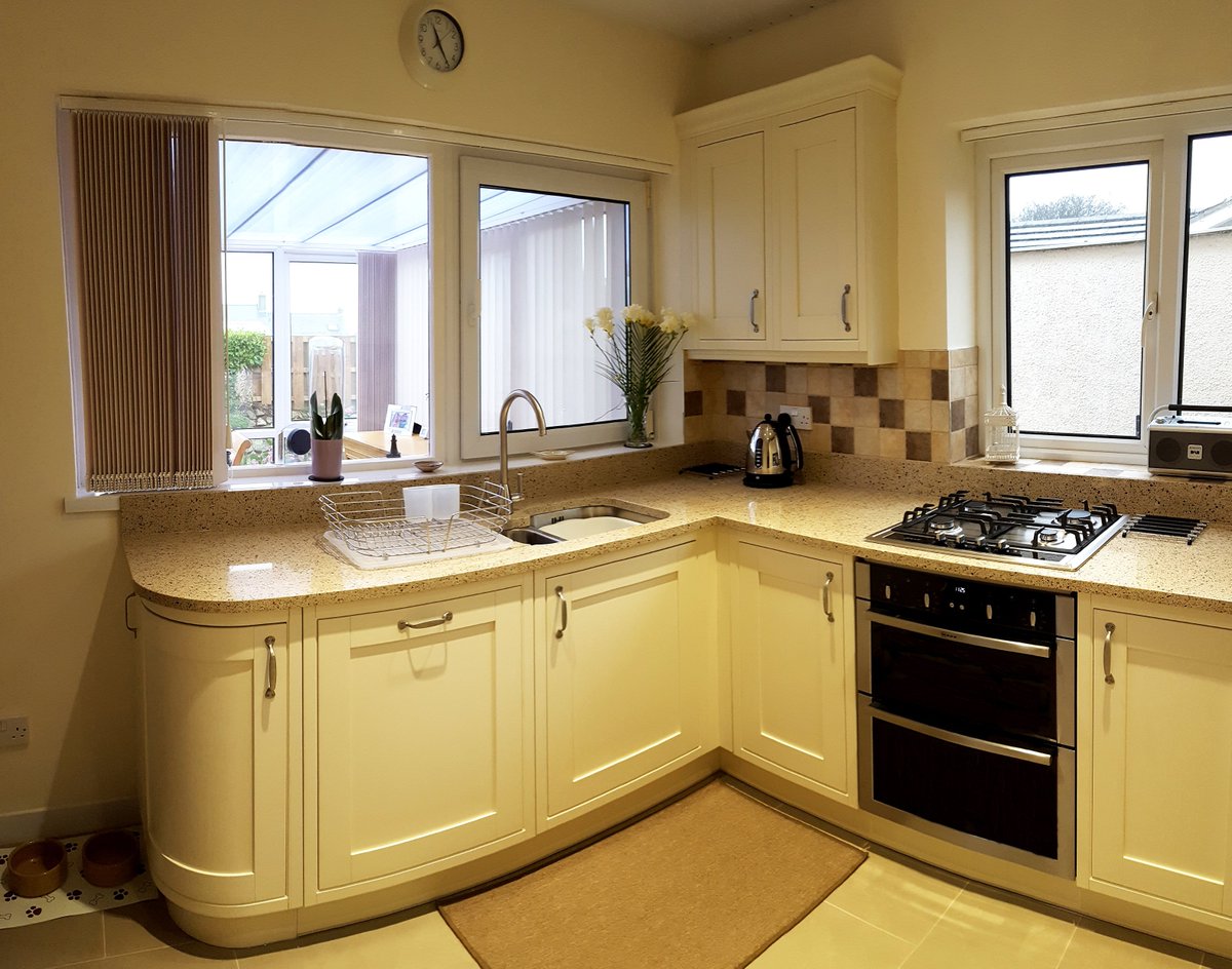 Unique_ByDesign's tweet photo. Another beautiful Kitchen we have recently installed @WaterlineLtd #CrownImperial #InFrame #Cream #UniqueByDesign https://t.co/Hx9ujneRC6