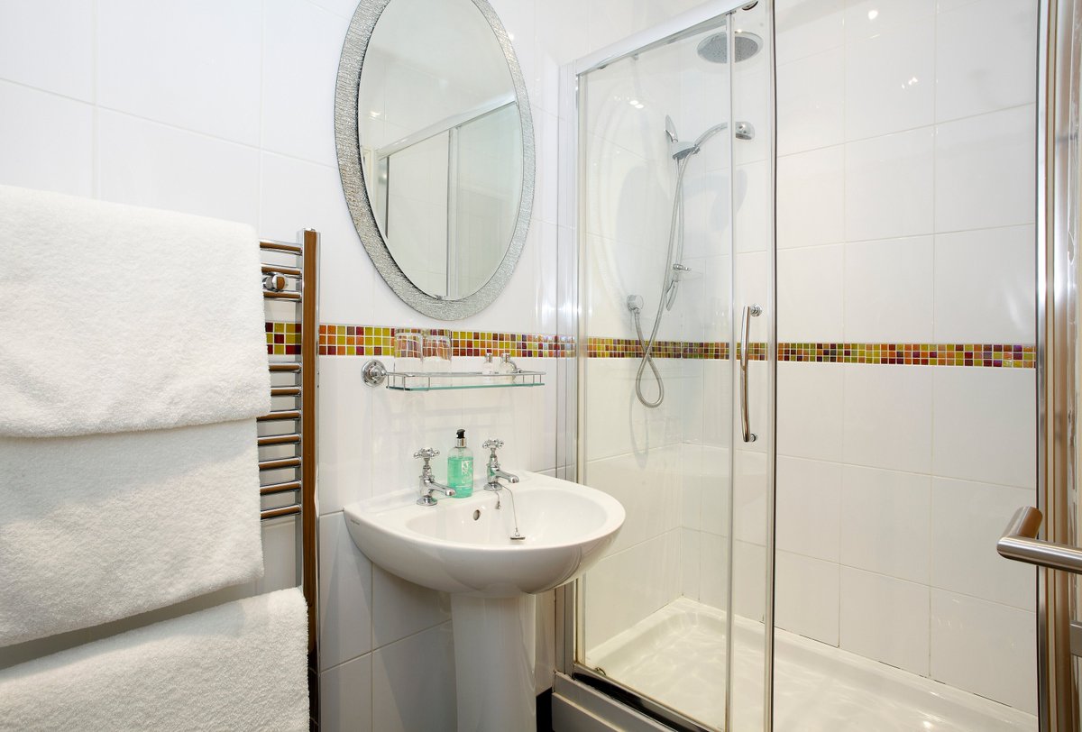 castleaber's tweet photo. why not come and stay with us in one of Premium Double rooms #Premiumdouble #aberyswyth #castlehotel https://t.co/Bckqh0Pp38
