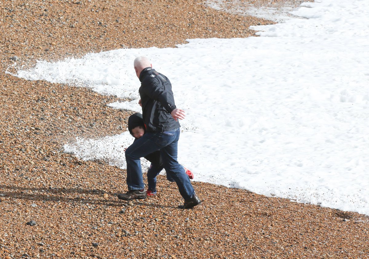 brightonsnapper's tweet photo. People playing the surf, against @ShorehamCG @coastguard @NCGIncident @BrightonIndy @RNLIBrighton  keep away from it, its bites!!!!! https://t.co/XjPrwqyN4k