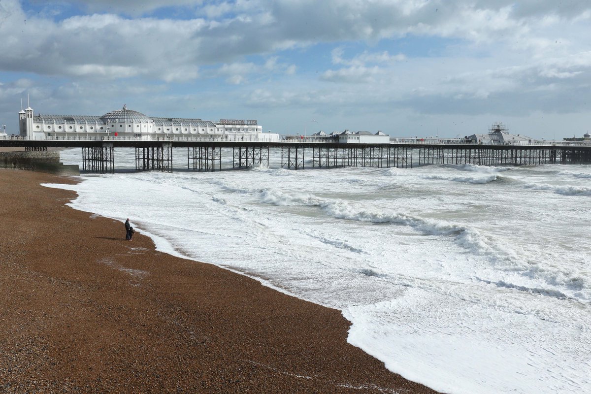 brightonsnapper's tweet photo. People playing the surf, against @ShorehamCG @coastguard @NCGIncident @BrightonIndy @RNLIBrighton  keep away from it, its bites!!!!! https://t.co/XjPrwqyN4k
