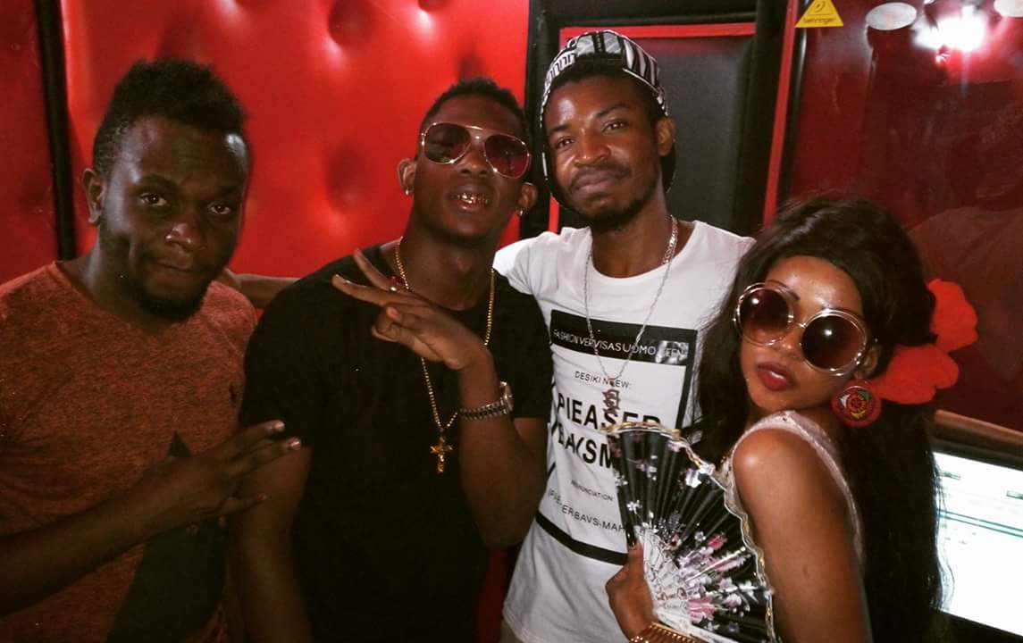 Kmermixvibes's tweet photo. @TENOR_officiel et @Manibella4ever quelques choses se prépare... https://t.co/3dG3G1pB9t
