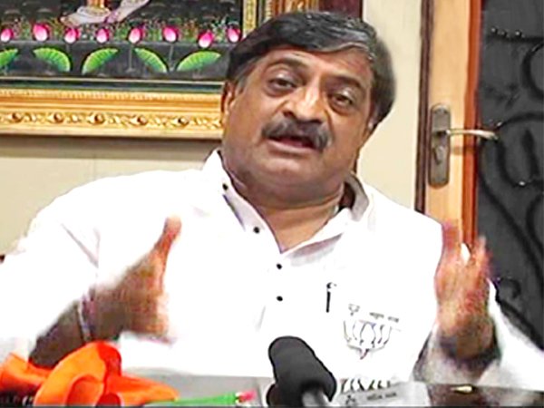 SakshiNews's tweet photo. #bmcelections #AtulShah #SurendraBagalkar #lotterywin
ఎన్నికల లాటరీలో అదృష్టలక్ష్మి వరించింది! : https://t.co/TfQJLMYnuQ https://t.co/I6gR5WZjwA