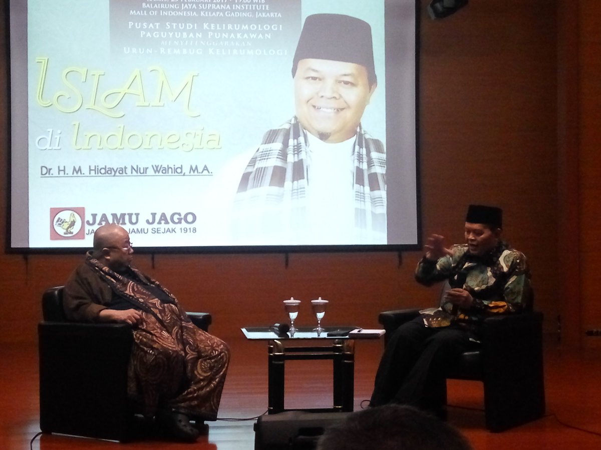 hnurwahid's tweet photo. Berbicara dlm Talkshow "Islam di Indonesia" di Jaya Suprana Institute, Kelapa Gading Jakut. Semangat saling memahami utk utuhnya NKRI https://t.co/4NhB3tkKbg