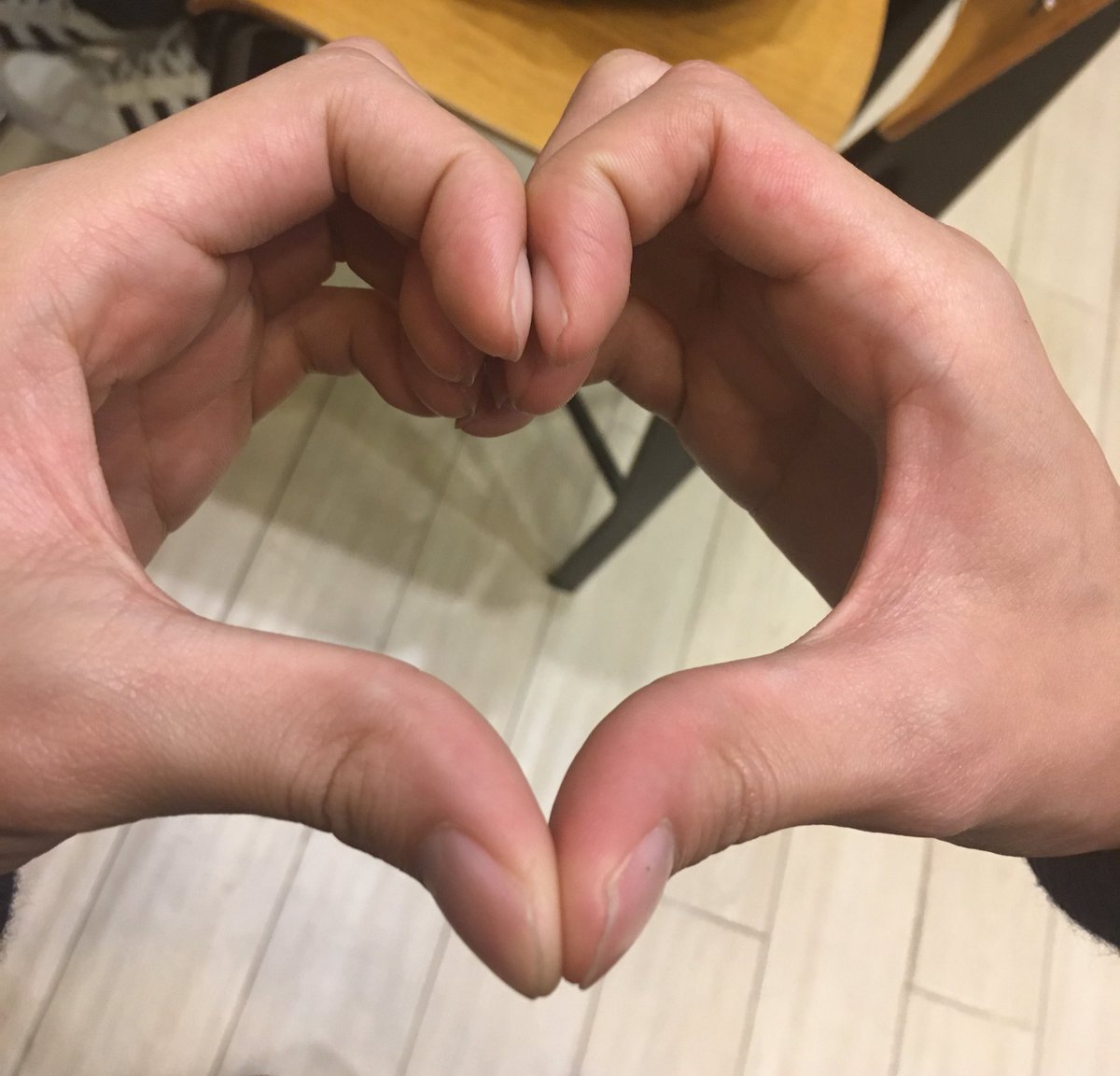 Pnut_MK's tweet photo. ตรวจ Clubbing finger นะครับ

ทำท่าตามหมอนะ https://t.co/j0JUW68CPS