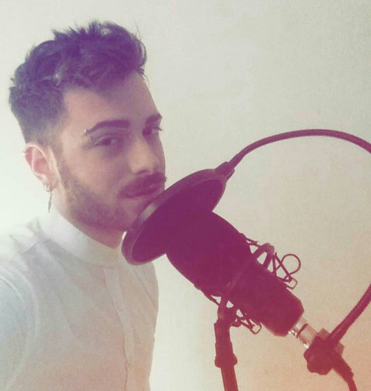 MattDeLuise's tweet photo. A new video #comingsoon
#italiancover #cover #sanremo2017 #sanremo https://t.co/0u1piyYsTz https://t.co/YSv4qNBGJT