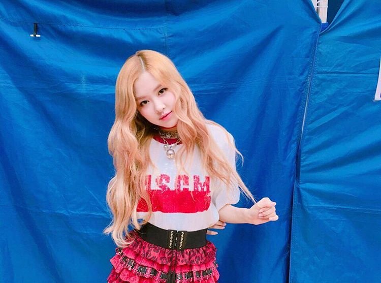 19970211_com's tweet photo. 💙💙💙 ×970211
파란하트 오조오억개 주고싶어
넘예쁘다 진짜루.....(๓´˘`๓)♡
#BLACKPINK #블랙핑크 
#ROSÉ #ROSE #로제 #박채영 https://t.co/Un6GSZiWCe