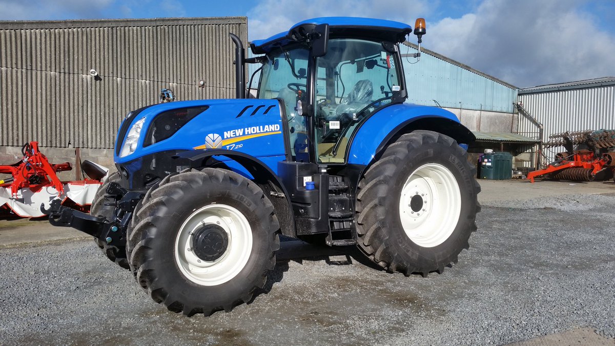 EMC_Agri's tweet photo. Out of the box #EMCAGRI #NewHolland #BluePower #210 #Tier4B #Basildon #CNH https://t.co/7fXzCL6uTy