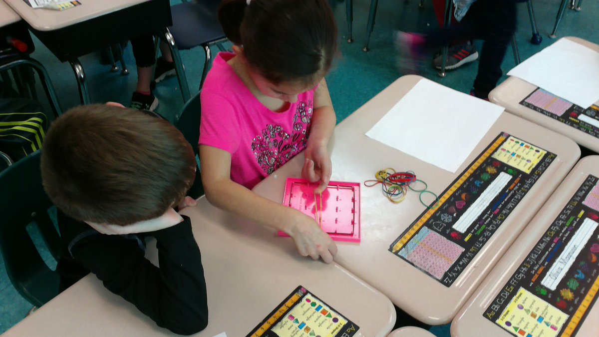 Using geoboards to divide shapes into equal parts. #AACPSAwesome <a href="/DESAACPS/">Davidsonville Elem.</a>