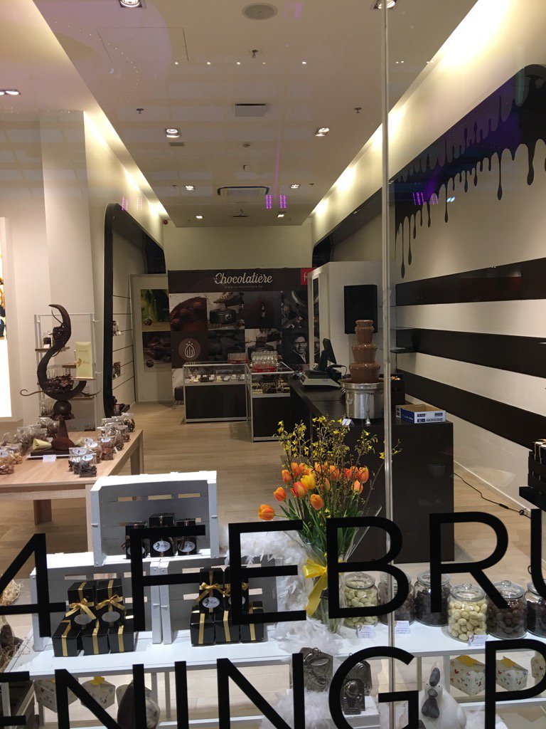 jdelanghe's tweet photo. Opening pop-up store Fon'dant in K Kortrijk. Schitterend project studenten VIVES graduaat winkelmanagement. Super! https://t.co/246WiPc4Da