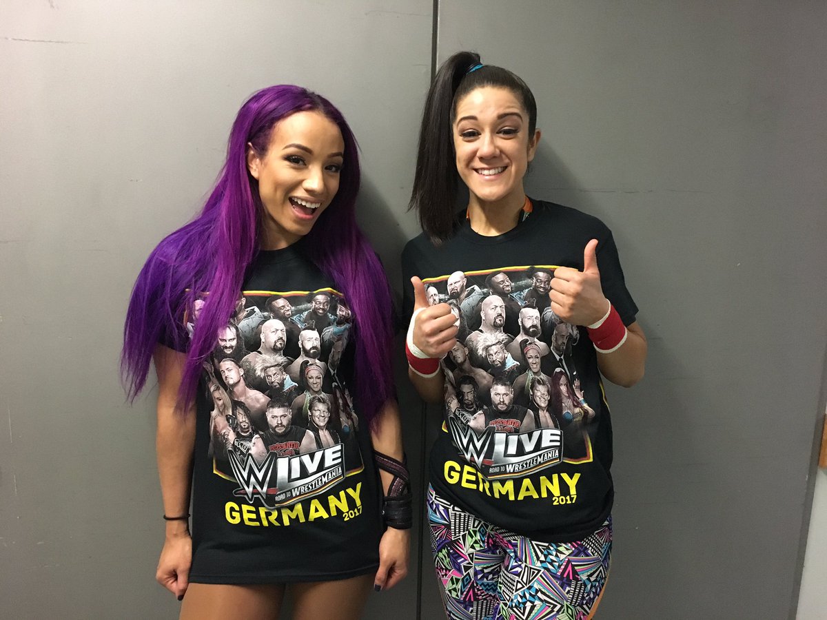 WWEDeutschland's tweet image. In der Pause nicht vergessen: Das offizielle #WWELive Germany Shirt! @SashaBanksWWE @itsBayleyWWE #WWENuremberg